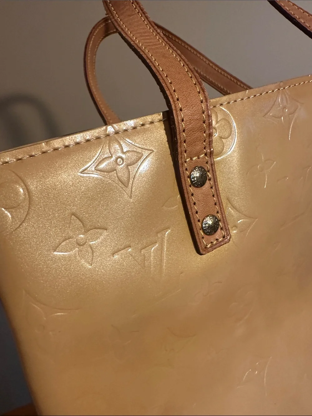 Authentic Louis Vuitton  Reade PM in Monogram Peppermint Vernis,